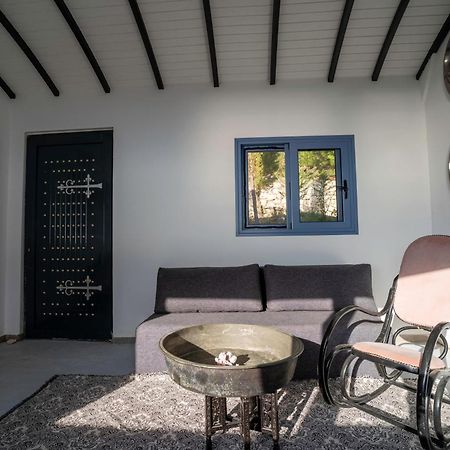 Serenity Boutique Suites Athanion Bagian luar foto