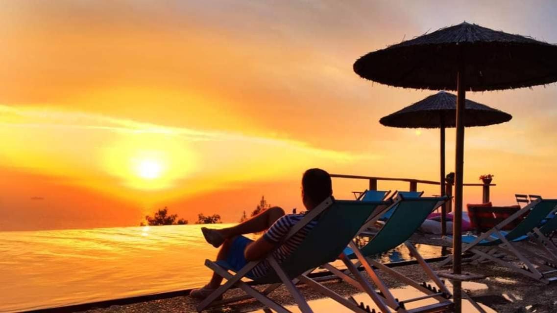 Serenity Boutique Suites Athanion Bagian luar foto