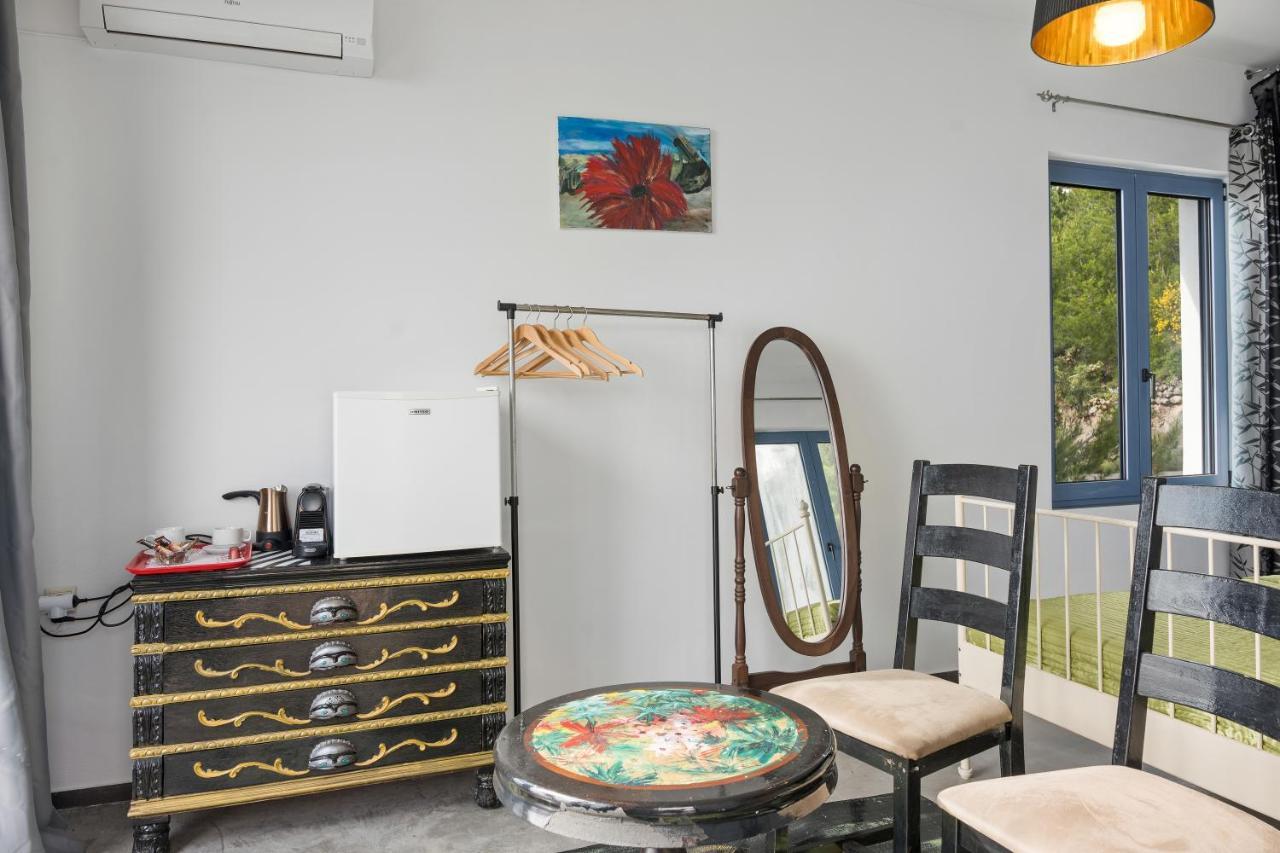 Serenity Boutique Suites Athanion Bagian luar foto