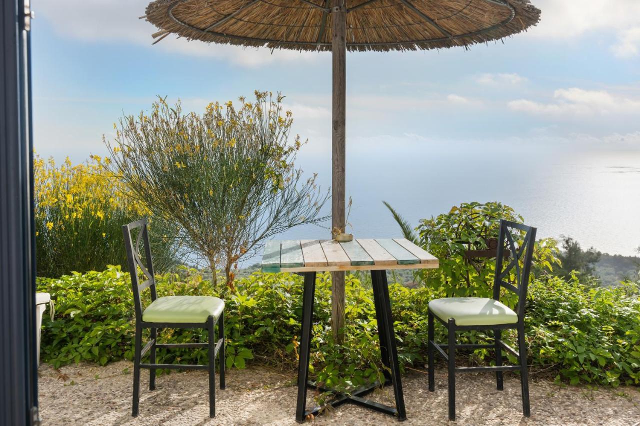 Serenity Boutique Suites Athanion Bagian luar foto