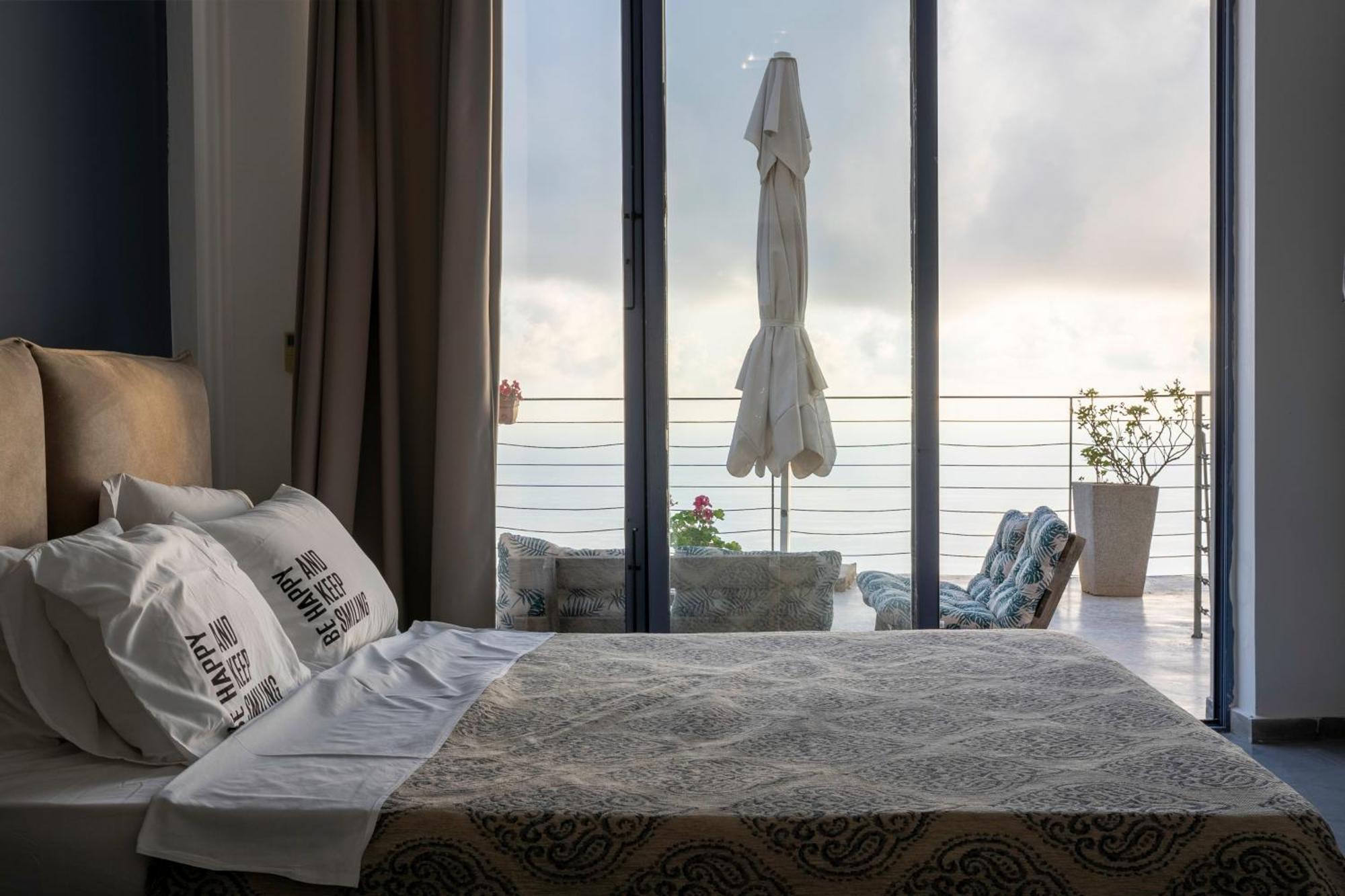 Serenity Boutique Suites Athanion Bagian luar foto