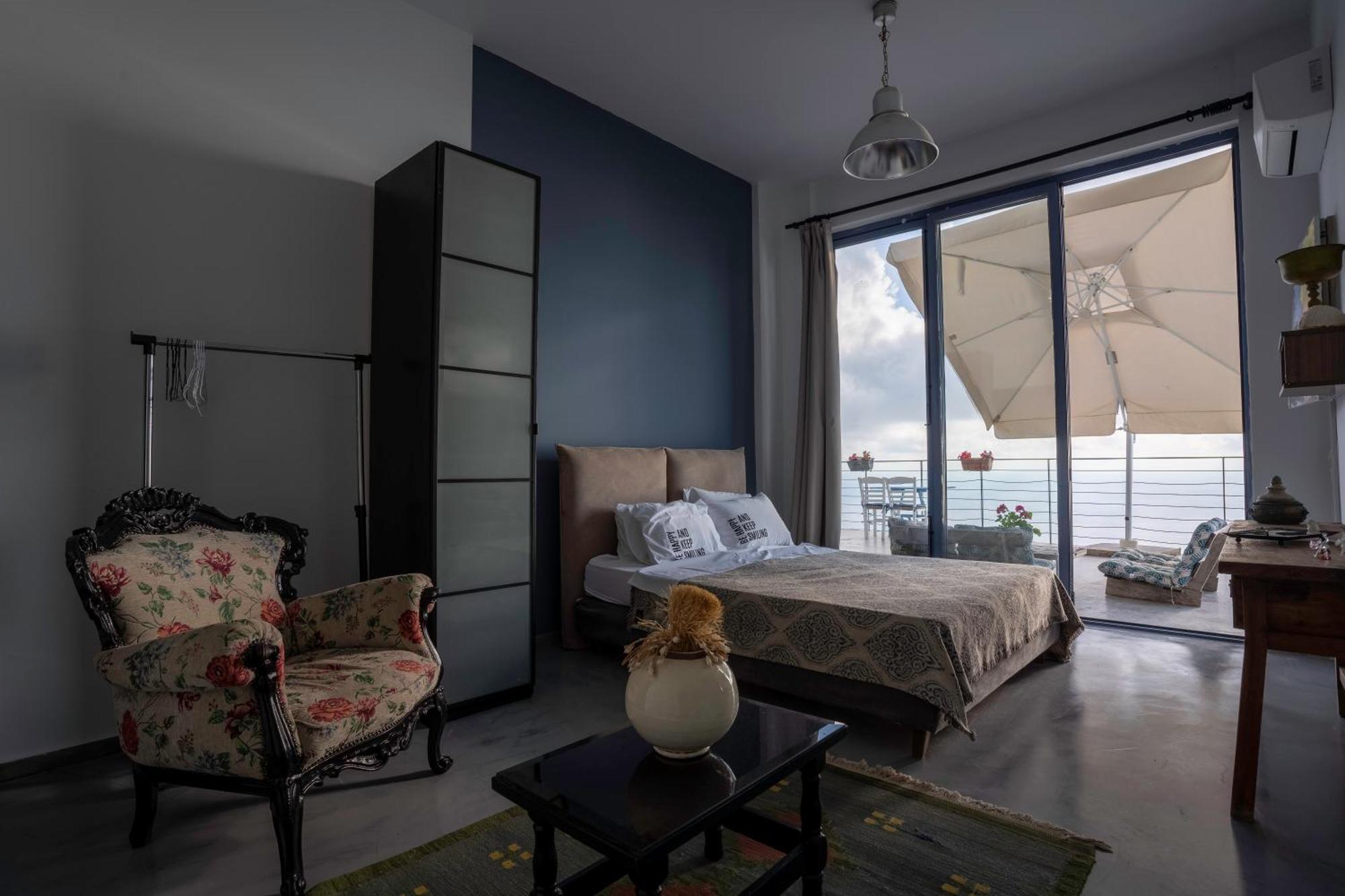 Serenity Boutique Suites Athanion Bagian luar foto