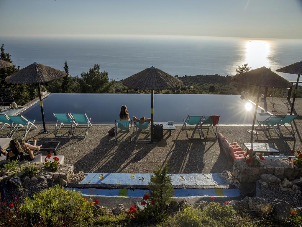 Serenity Boutique Suites Athanion Bagian luar foto